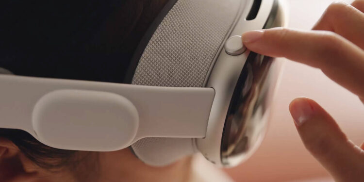 Apple's 2nd Gen Headset Apple Vision 2. Generacji